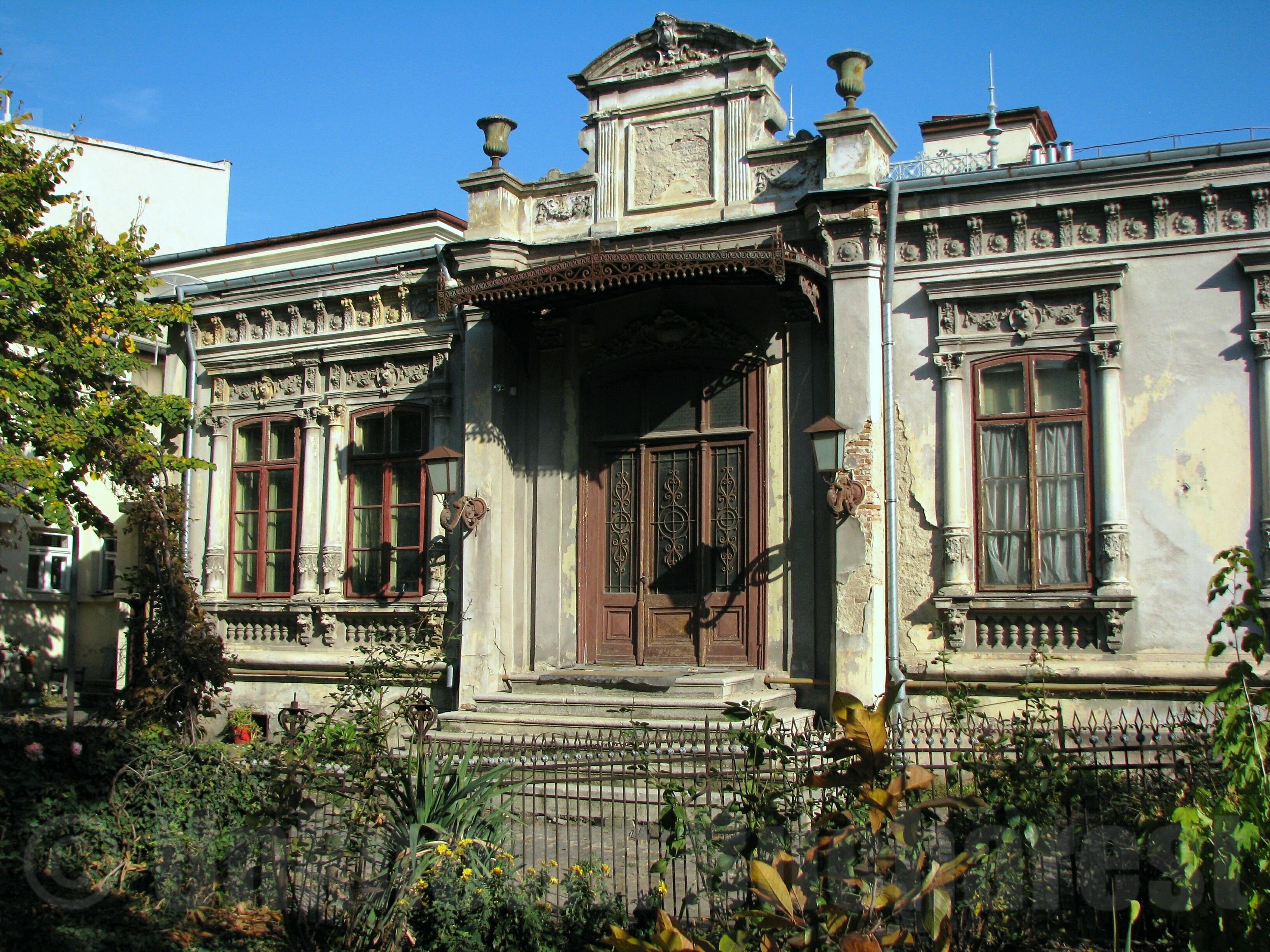 mid-19th-century-house-central-bucharest.jpg